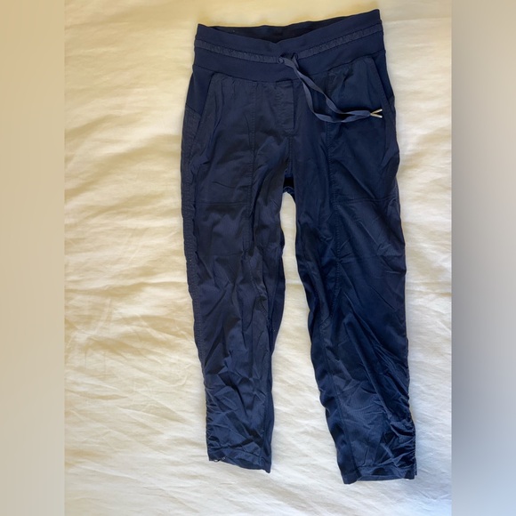 Lululemon Dance Studio Mid-Rise Cropped Pant size 4 navy blue - Picture 1 of 9